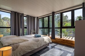 4 bedrooms, iron/ironing board, travel cot, free WiFi