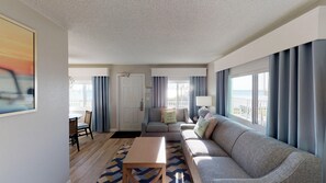 Living area - Via Roma Beach Resort - 2 Bedroom (Bradenton)