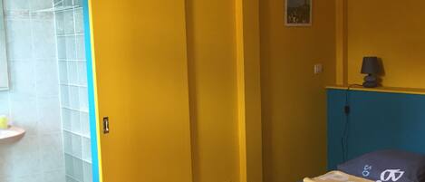 1 soverom, strykejern/-brett, wi-fi (inkludert) og sengetøy