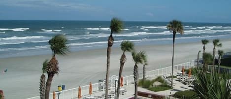 Am Strand, Liegestühle, Strandtücher