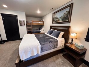 3 bedrooms, iron/ironing board, free WiFi, bed sheets