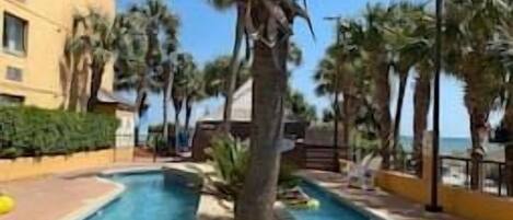 Innenpool, Außenpool