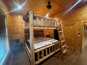 6 bedrooms, free WiFi, bed sheets