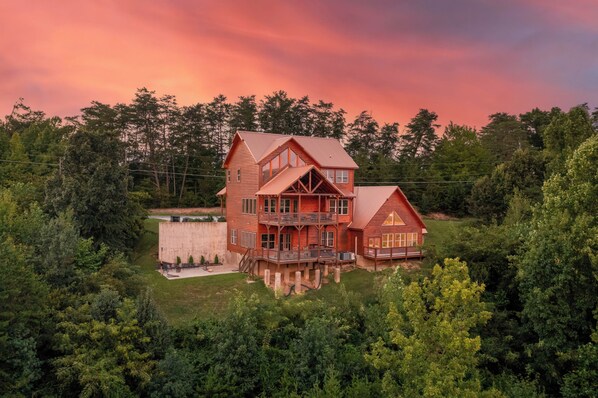 المنشأة من الخارج