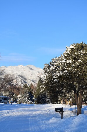 Alberca al aire libre y alberca climatizada
