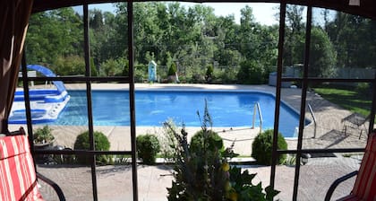 Vista a la montaña serena con piscina enterrada 4 dormitorios / 3 baños para 8 personas