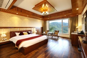 Premium bedding, memory foam beds, in-room safe, desk - The Retreat Mashobra (Shimla)