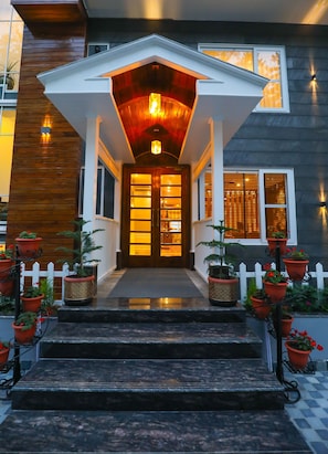 Property entrance - The Retreat Mashobra (Shimla)