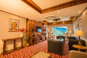 Lobby - The Retreat Mashobra (Shimla)