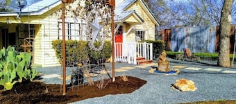 MELLOW YELLOW GUESTHOUSE