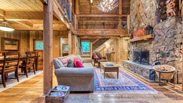 Televisión, chimenea, videojuegos y reproductor de DVD