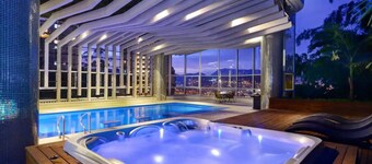 Stunning Luxury Penthouse with Spa and Concierge
