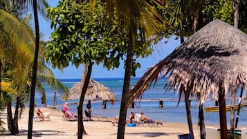 Beach nearby, sun-loungers, beach towels