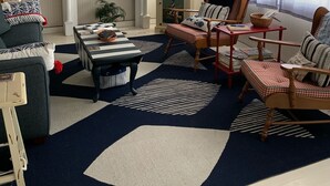 A living room with a television, a fireplace, and a window with curtains. - Lakehouse, Sleeps 6, Private Dock, Infinity Beach Pit, 2 Kayaks! (Hawkins)