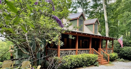 Newly Renovated! Wine Down at our Cozy Highlands Mountain Retreat