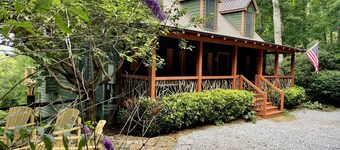 Newly Renovated! Wine Down at our Cozy Highlands Mountain Retreat