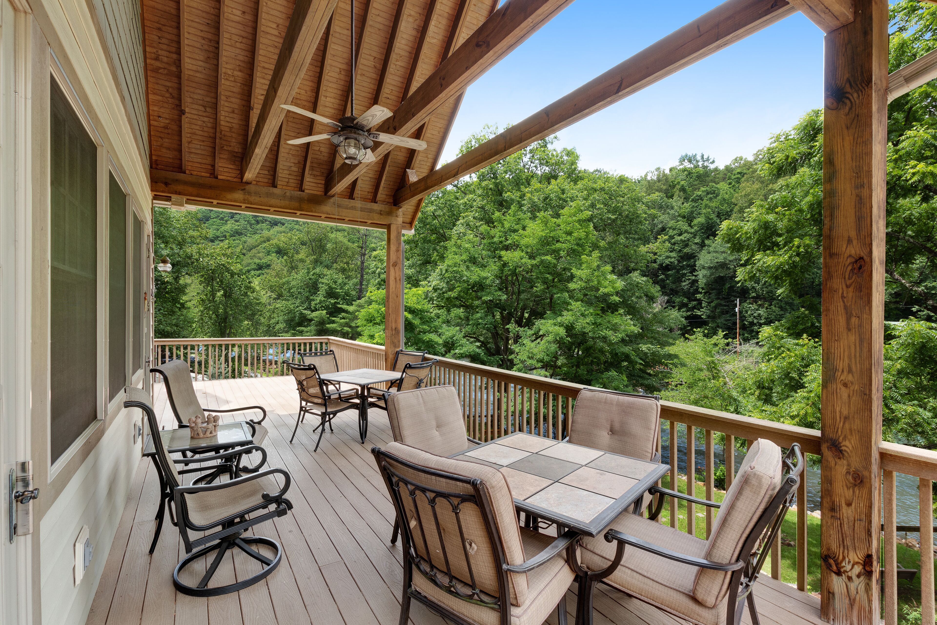 Beautiful, waterfront home w/ high ceilings, a full kitchen, & a furnished deck