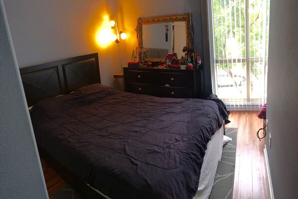 1 bedroom, iron/ironing board, Internet, bed sheets - Executive Rental --  Little Italy Modern Condo With Parking (San Diego)