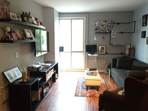 TV - Executive Rental --  Little Italy Modern Condo With Parking (San Diego)