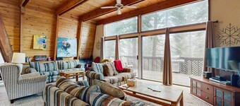 Large dog-friendly home, deck, & full kitchen