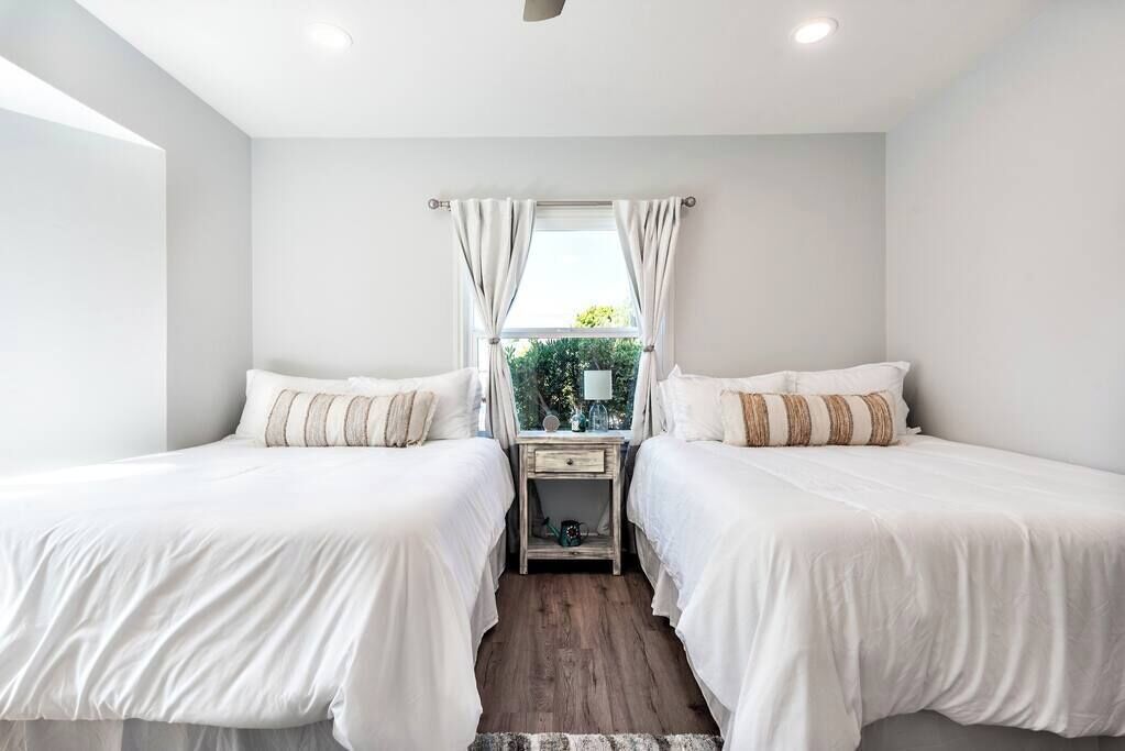Guest Room - 2 Queen Casper Mattresses