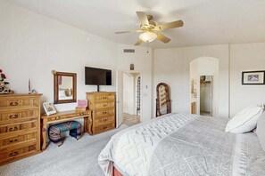 3 bedrooms, iron/ironing board, free WiFi, bed sheets