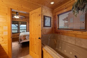 12 bedrooms, free WiFi, bed sheets