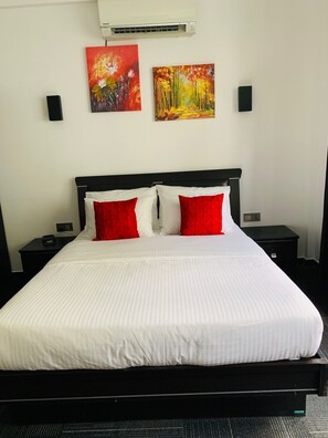 3 bedrooms, WiFi - Exclusive luxury villa surrounded by beautiful mountains and river views (Kandy)