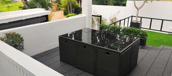 Exclusiva villa de lujo rodeada de hermosas montañas y con vista al río