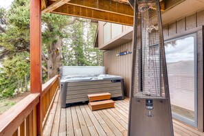 Terrace/patio - Breathtaking Views! Family Friendly/Pet Friendly w/Hot Tub, Game Room - Mountain Aire' Getaway (Alma)