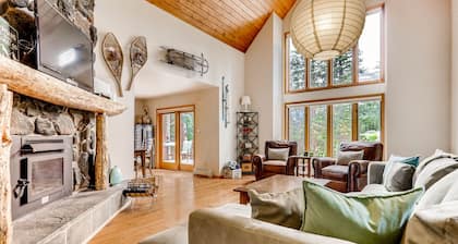 Breathtaking Views! Family Friendly/Pet Friendly w/Hot Tub, Game Room - Mountain Aire' Getaway