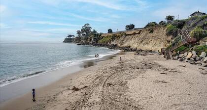 COLORFUL HISTORIC VENETIAN COURT #8 ON CAPITOLA BEACH