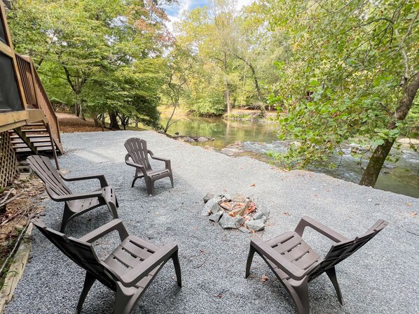 Property grounds - RIVER FRONT HOUSE INSIDE THE COOSAWATTEE RESORT (Ellijay)