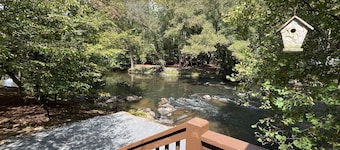 RIVER FRONT HOUSE INSIDE THE COOSAWATTEE RESORT