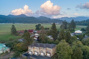 Exterior - The Treehouse Townhouse (Cloverdale)