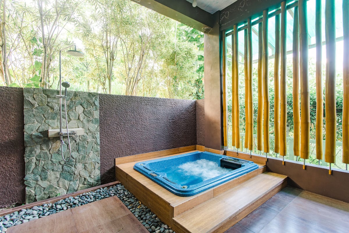 VIP Suite | Jetted bathtub