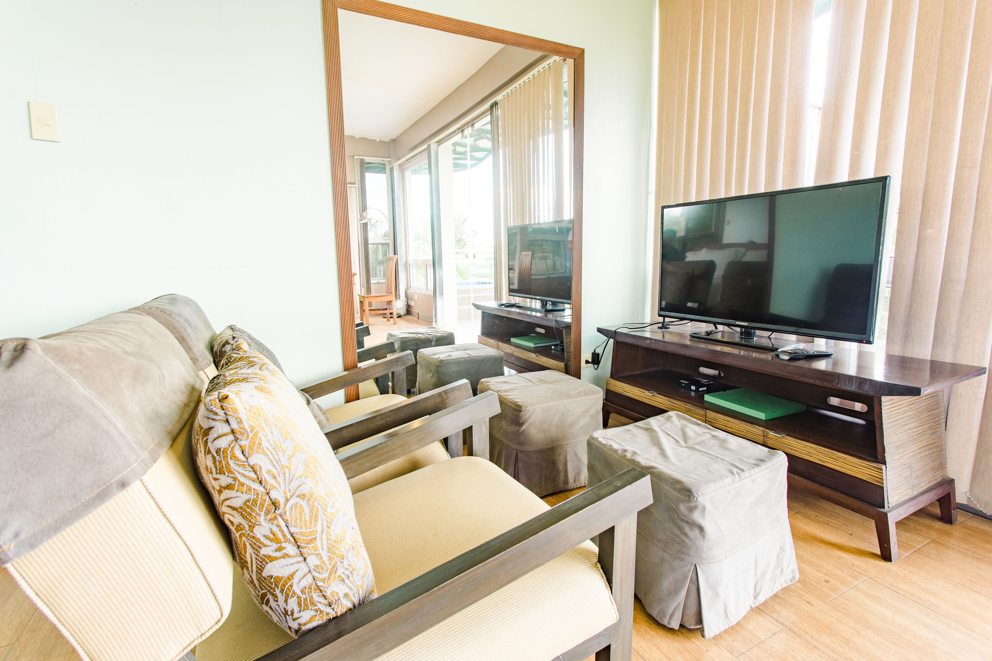 executive suite | living area