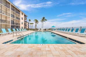 A heated pool - OCEAN'S REACH 1B2, 1-Bedroom, 2nd Floor, All Amenities Open! (Sanibel Island)