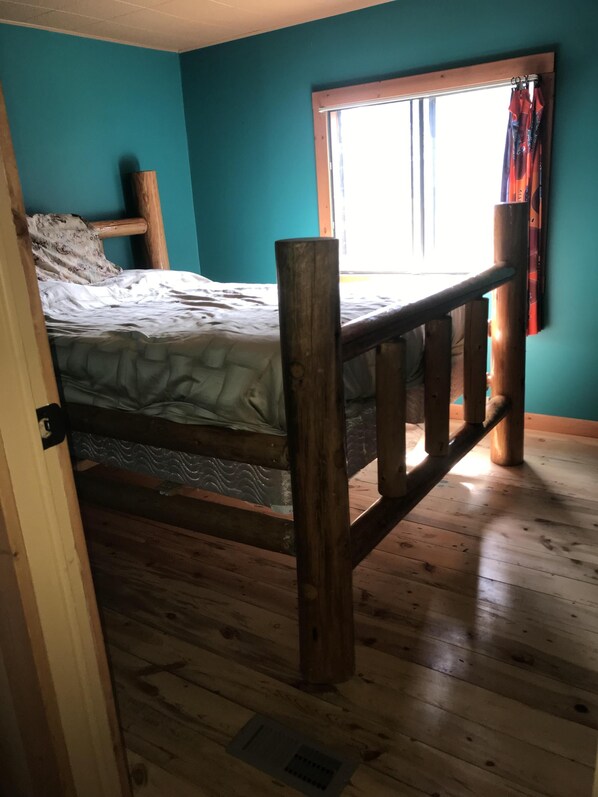 3 bedrooms, bed sheets