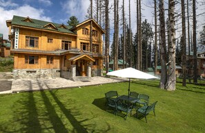 Garden - Shaw Inn (Baramula)