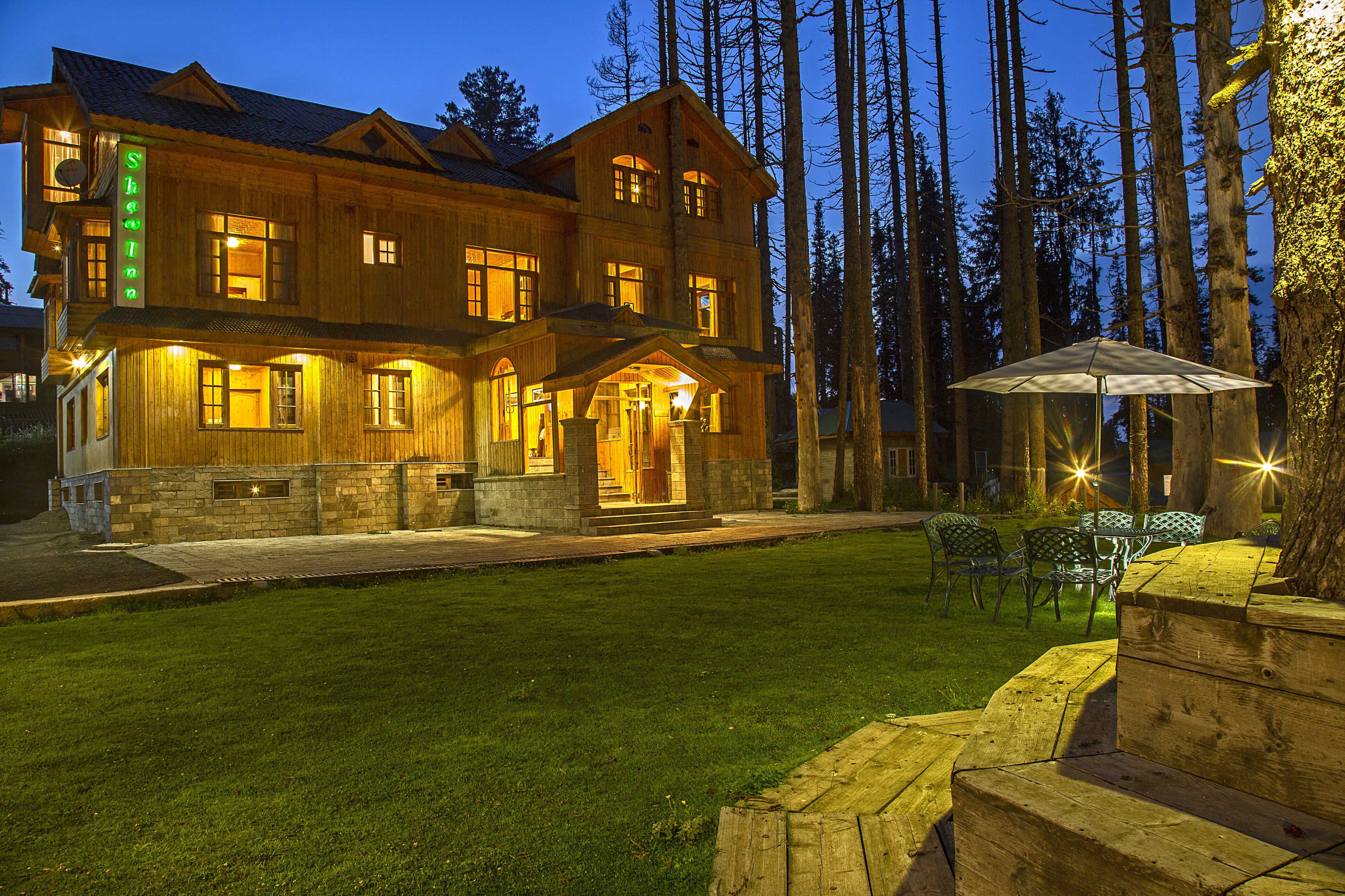 Vista frontal de la propiedad