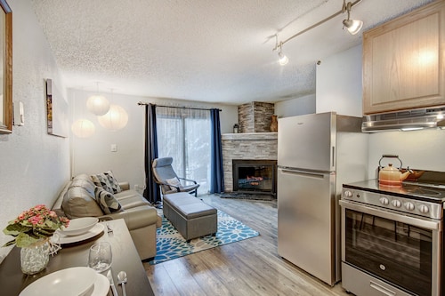 New Listing! Locals Favorite Location Downtown!