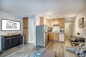 TV, fireplace, stereo