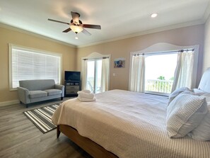 4 habitaciones, tabla de planchar con plancha y cuna de viaje 