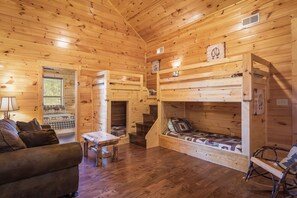 16 bedrooms, free WiFi, bed sheets, wheelchair access