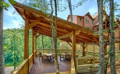 HUGE LUXURY CABIN!!! BIG ELK LODGE - SLEEP 81 GUESTS and.... IT'S GOT AN INDOOR SWIMMING POOL!