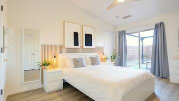 3 habitaciones, tabla de planchar con plancha y cuna de viaje