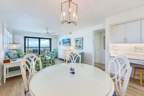 Interior - OCEAN'S REACH 1D2: 2-Bedroom, Corner Unit, Dunes Golf Privileges! (Sanibel Island)