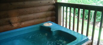 "Beary" Cute Hot Tub Cabin @ LakePointe Resort - no cleaning fees!