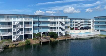 1 Bedroom 1 Bath 3rd Floor Condo @ Dockside Landing. Close walk to the beach!